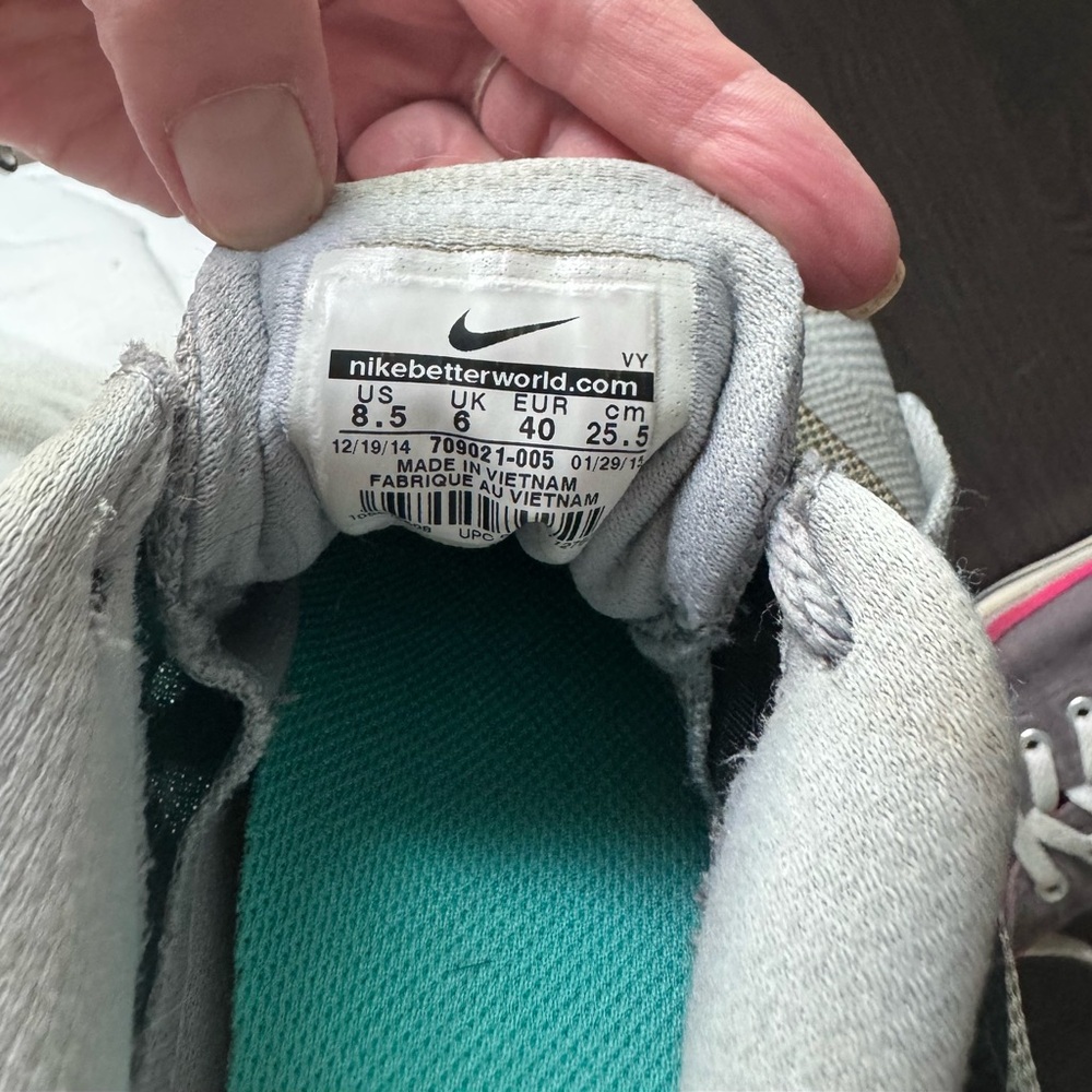 Nike Women’s Light Gray and Teal Athletic Sneakers - Picture 5 of 5